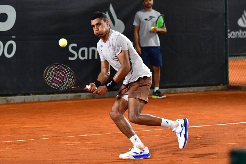 Brasileiros abrem chave principal do Rio Open nesta segunda-feira
