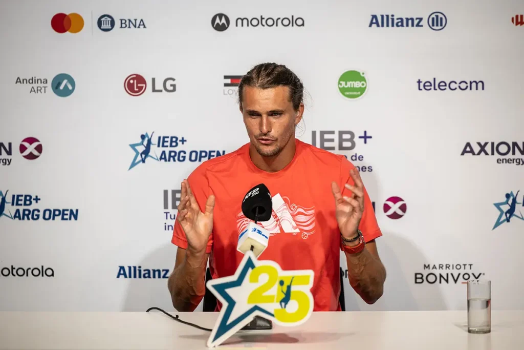 Zverev cai diante de Cerundolo e critica torcida argentina em Buenos Aires