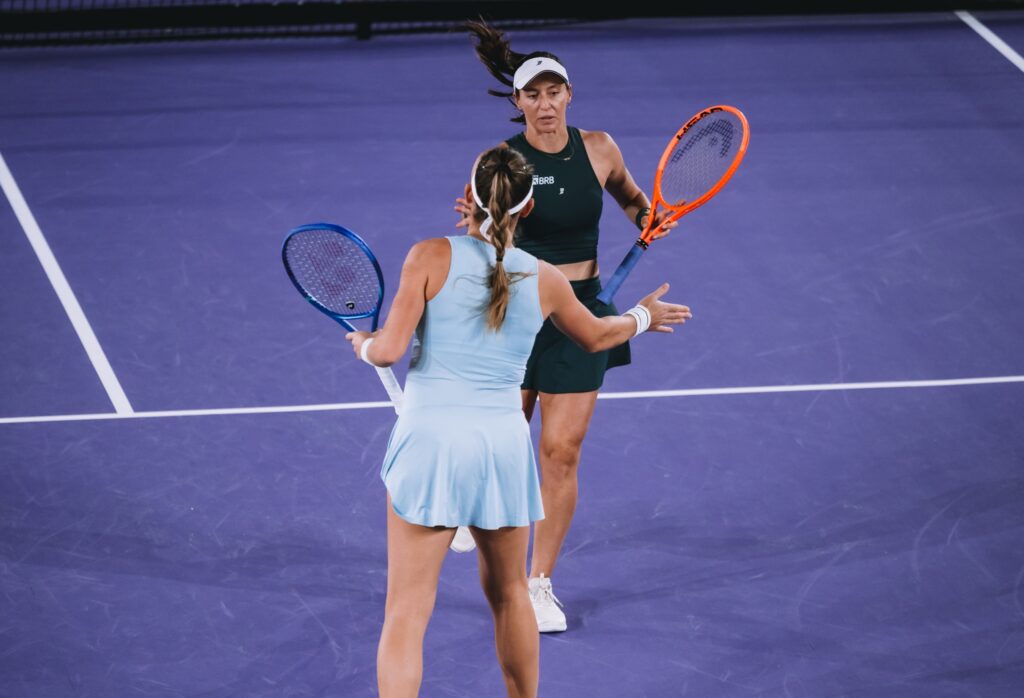Luísa Stefani e Timea Babos se despedem do WTA 1000 de Miami na segunda rodada