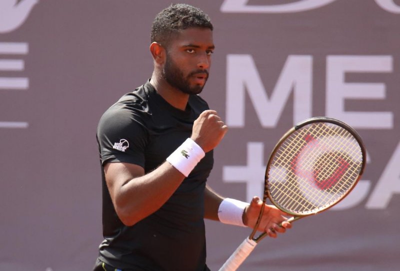 João Reis brilha no Challenger de Santiago, elimina cabeça 3 e avança às quartas de final