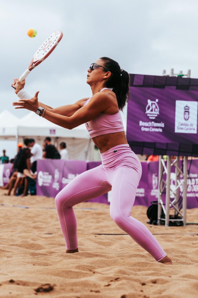 Sophia Chow é vice-campeã do Sand Series Gran Canária e celebra liderança no Brasil e número 2 do mundo no ranking ITF