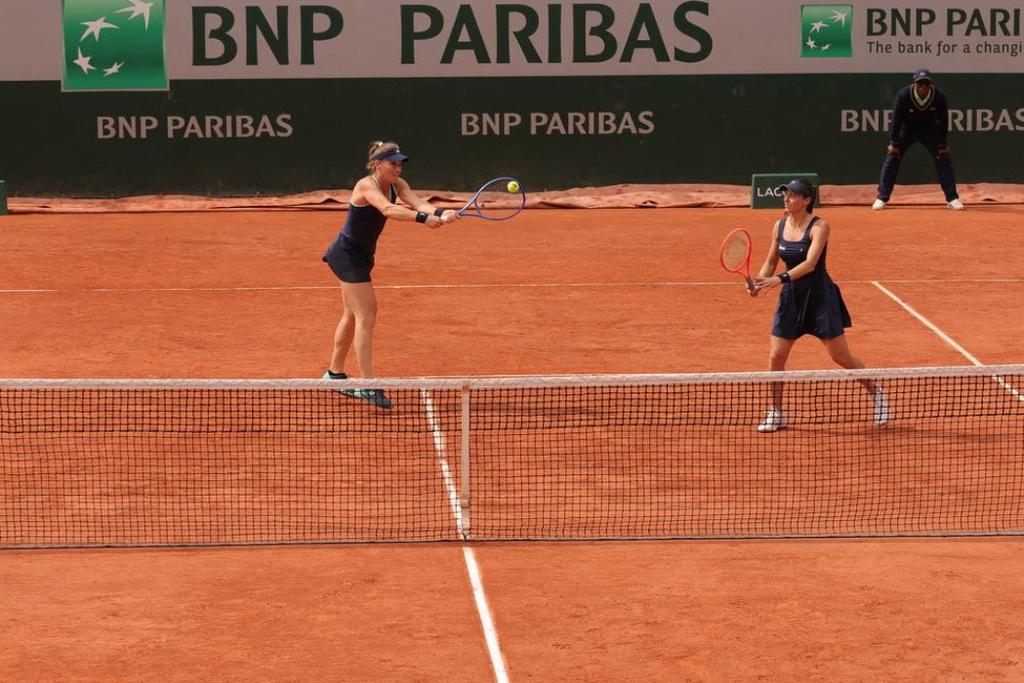 Luisa Stefani tem estreia arrasadora em Roland Garros