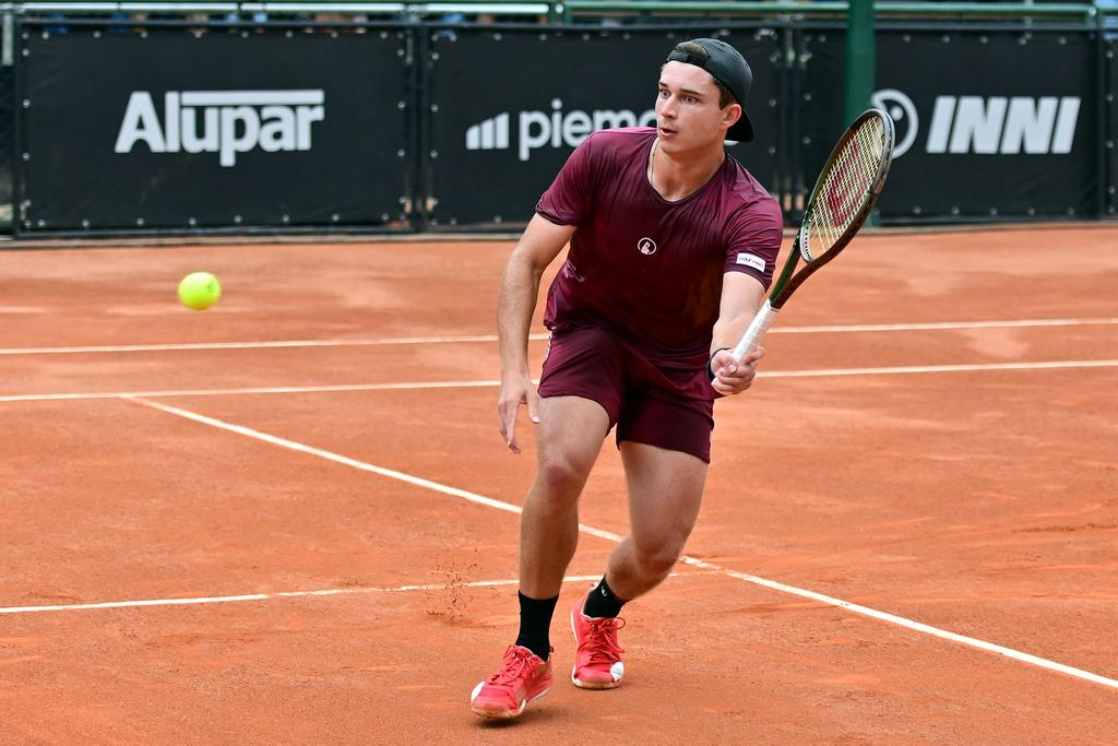 João Schiessl vence duelo nacional e faz melhor resultado da carreira: a semi do ATP Challenger de Curitiba