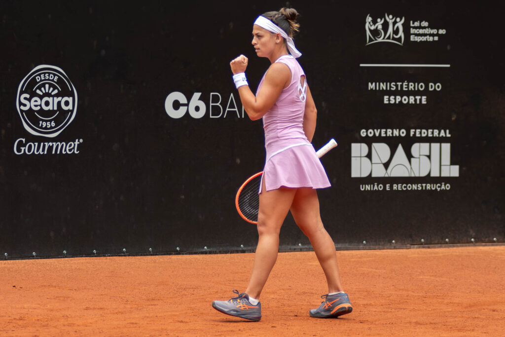 Carol derrota Naná e Pigossi faz duelo brasileiro com Pedretti