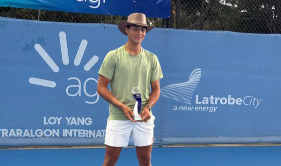 Guto Miguel é campeão de simples e duplas em Traralgon