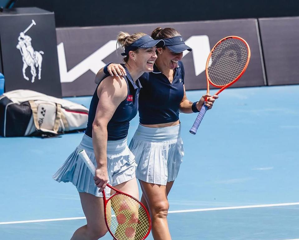 Luisa Stefani e Dabrowski brilham e vão à semi do Australian Open