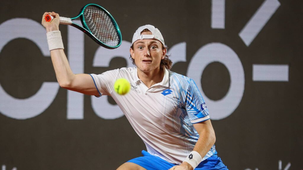Peruano surpreende João Fonseca e encara Berrettini nas quartas de final do Rio Open