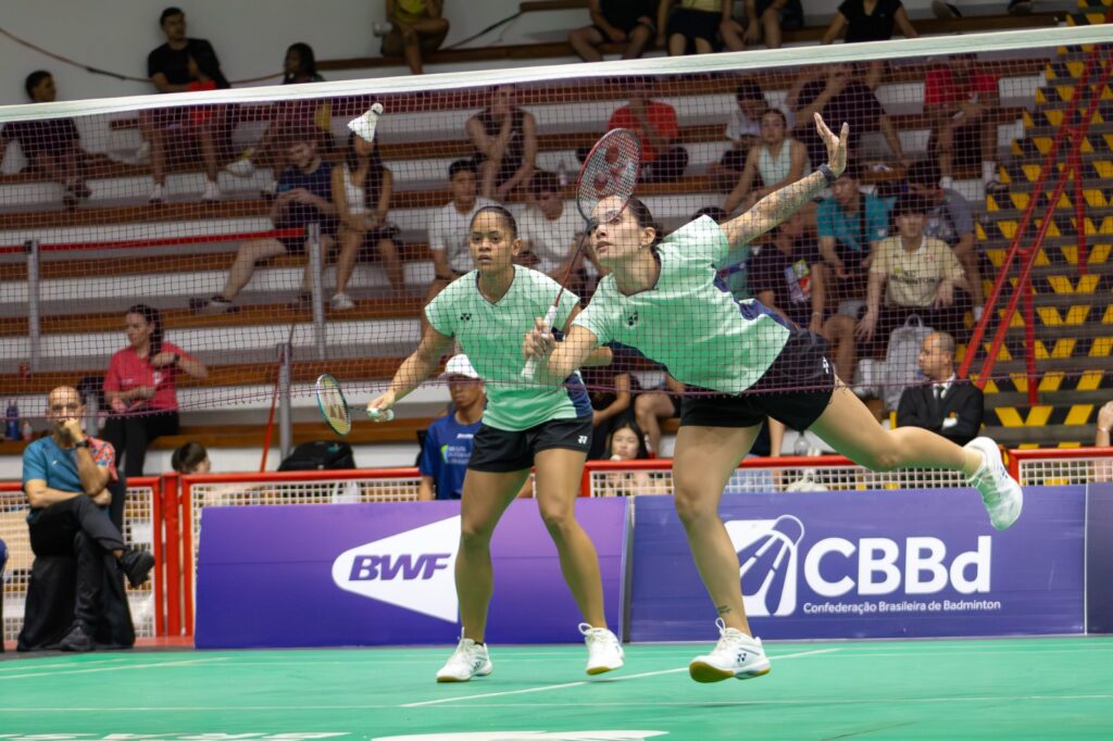 Atletas brasileiros garantem quatro finais no Internacional do Brasil de Badminton em São Paulo