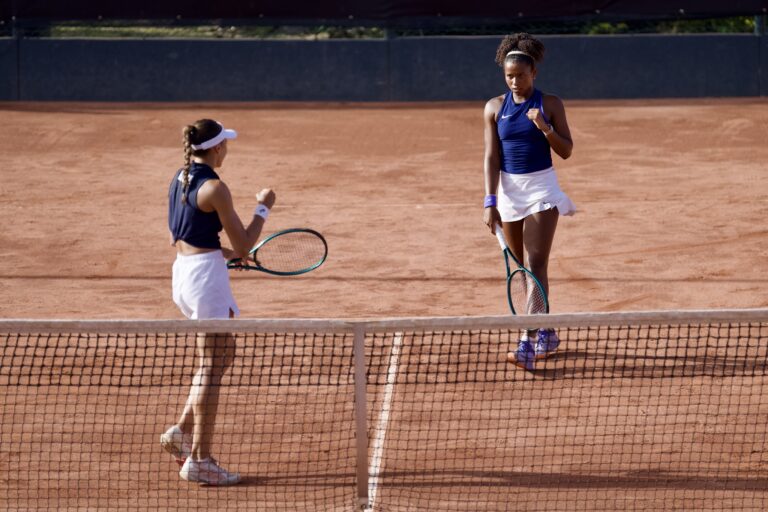 Brasil estreia com vitória dominante sobre o Chile na Billie Jean King Cup