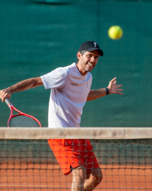 Henrique Mello estreia com vitória e avança às quartas do ITF MT700 de Brasília