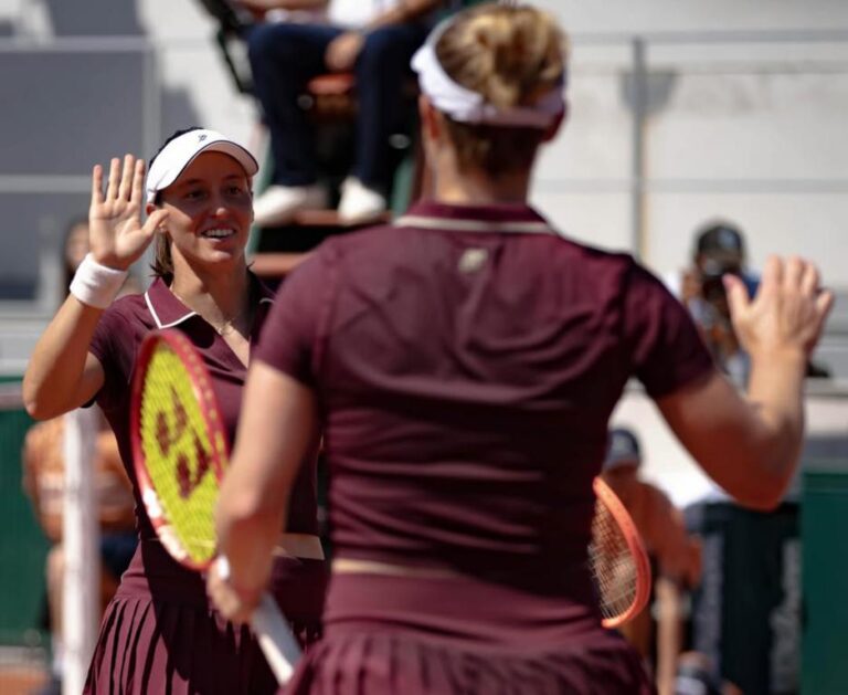 Luisa Stefani vai às oitavas de final em Roland Garros