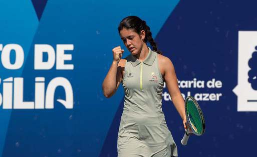 Duda Carbone elimina cabeça de chave e alcança as quartas de final do Aberto de Brasília