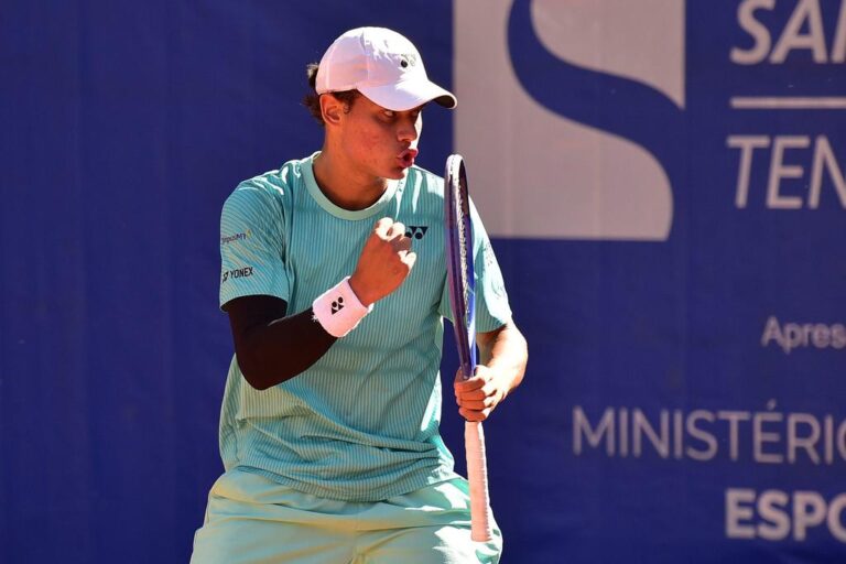 Juvenil Livas Damazio passa primeiro qualifying profissional no Santos Brasil Tennis Classic
