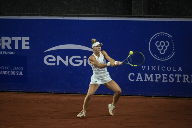 Laura Pigossi avança à semifinal do W75 de Vacaria sem perder sets