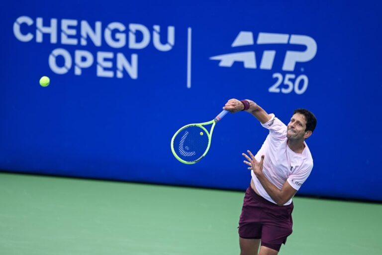 Melo para nas quartas de final em Chengdu e segue para o ATP 500 de Pequim com Zverev