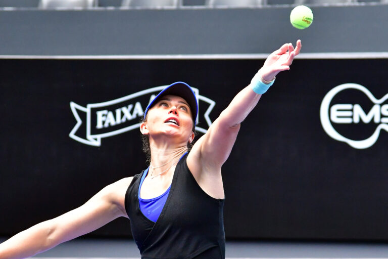 Paula Badosa e Carol Meligeni estreiam no SP Open nesta segunda-feira (14)